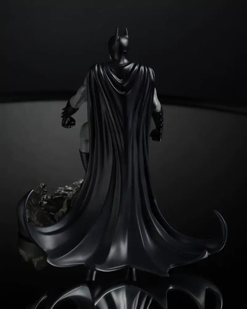 DC Direct Statue 1/10 Batman by Bjorn Barends (Black White) 18 cm Produktfoto