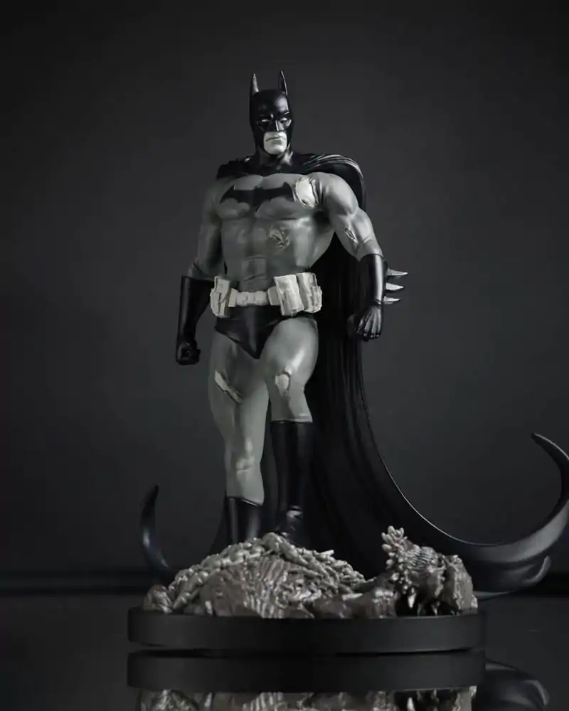 DC Direct Statue 1/10 Batman by Bjorn Barends (Black White) 18 cm Produktfoto