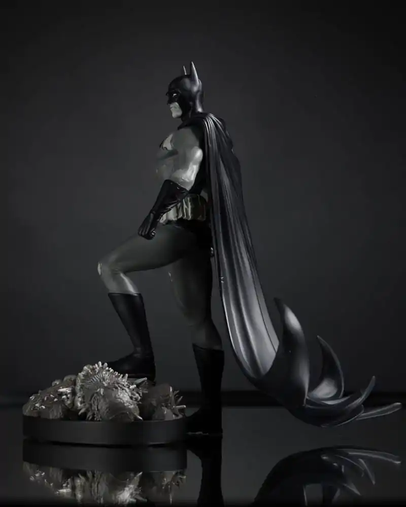 DC Direct Statue 1/10 Batman by Bjorn Barends (Black White) 18 cm Produktfoto