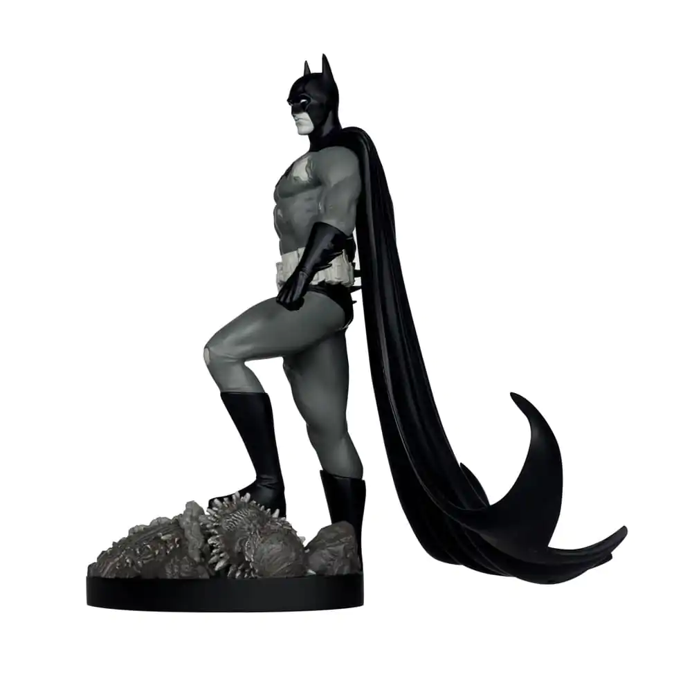 DC Direct Statue 1/10 Batman by Bjorn Barends (Black White) 18 cm Produktfoto