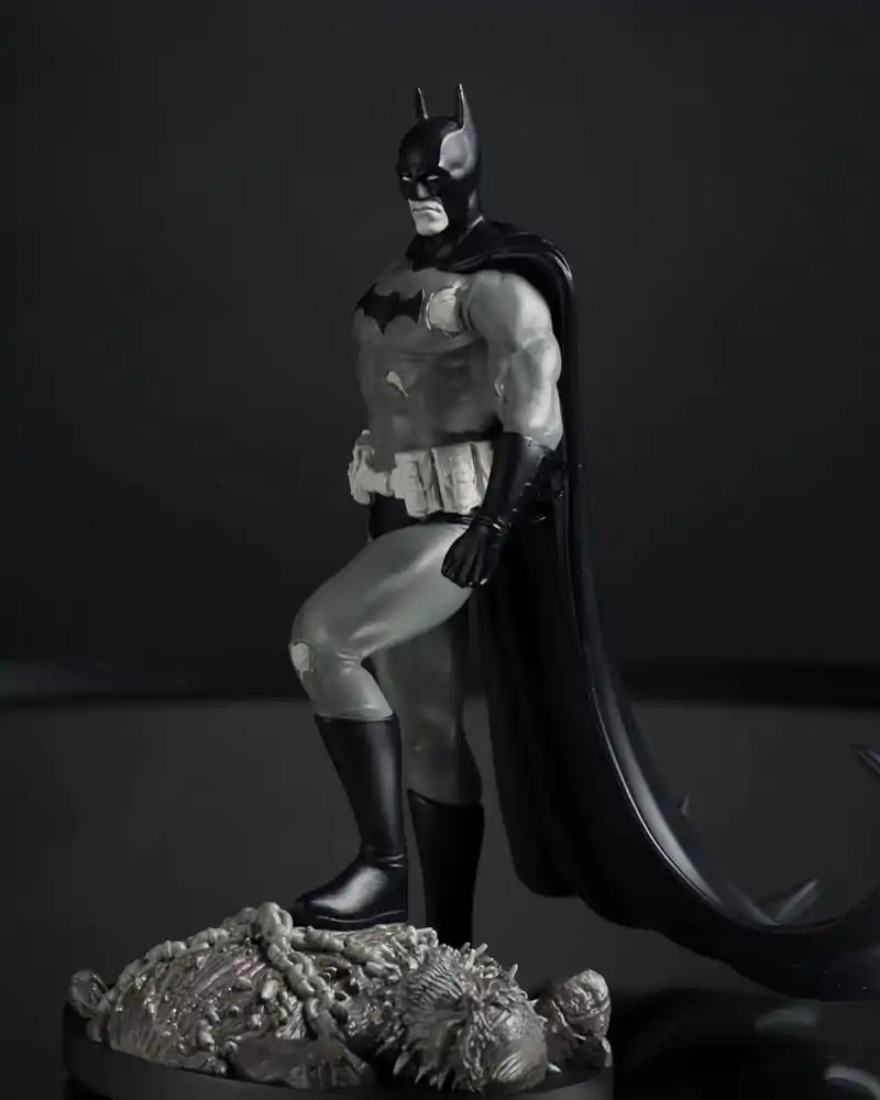 DC Direct Statue 1/10 Batman by Bjorn Barends (Black White) 18 cm Produktfoto