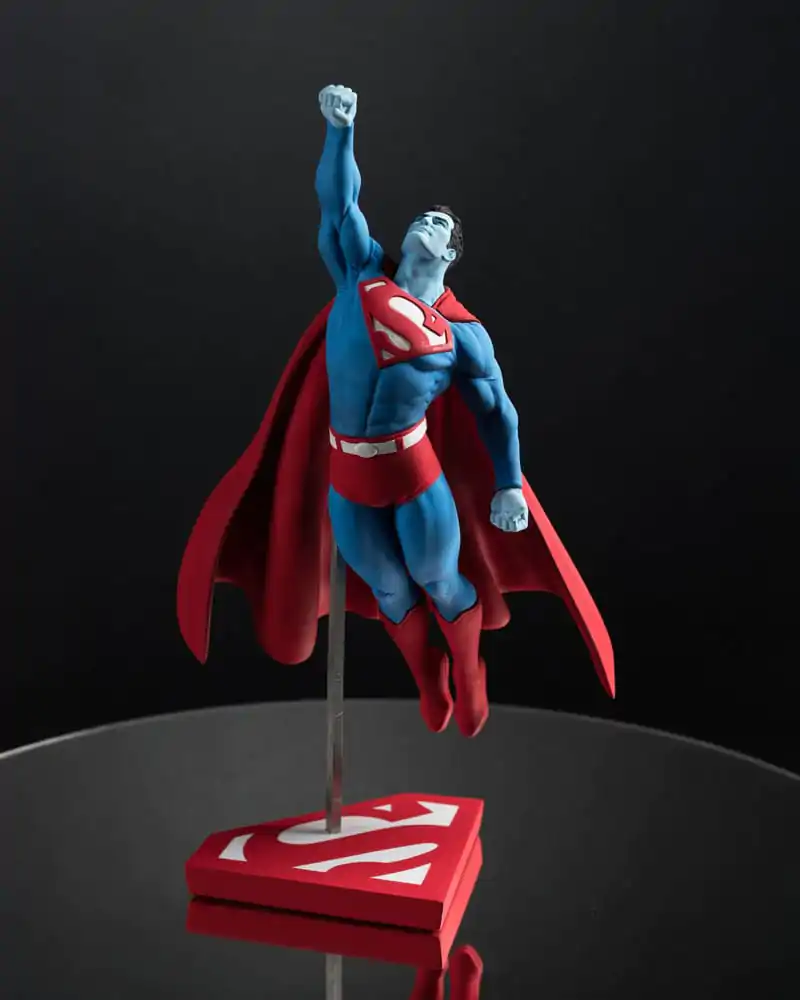 DC Direct Statue 1/10 Superman Red and Blue: Superman by Gary Frank Limited Edition 26 cm Produktfoto