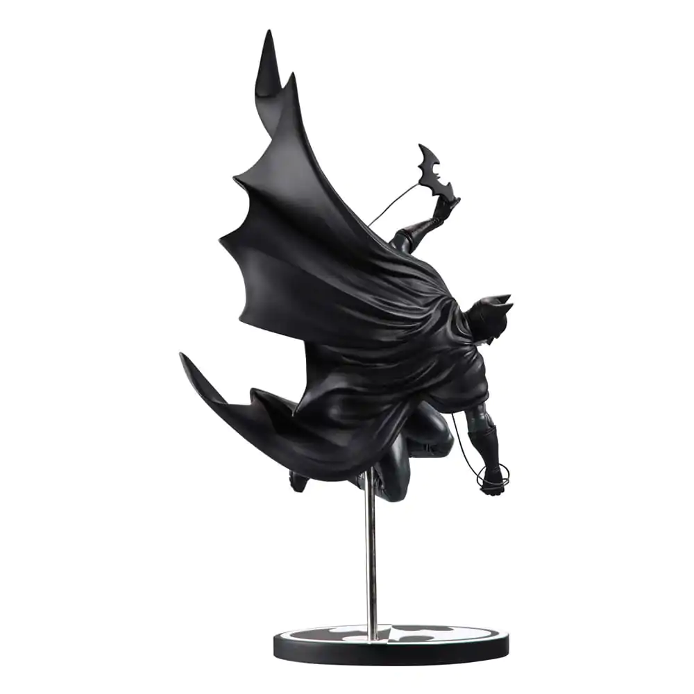 DC Direct Batman Black & White Statue 1/10 Batman by Inhyuk Lee 25 cm termékfotó