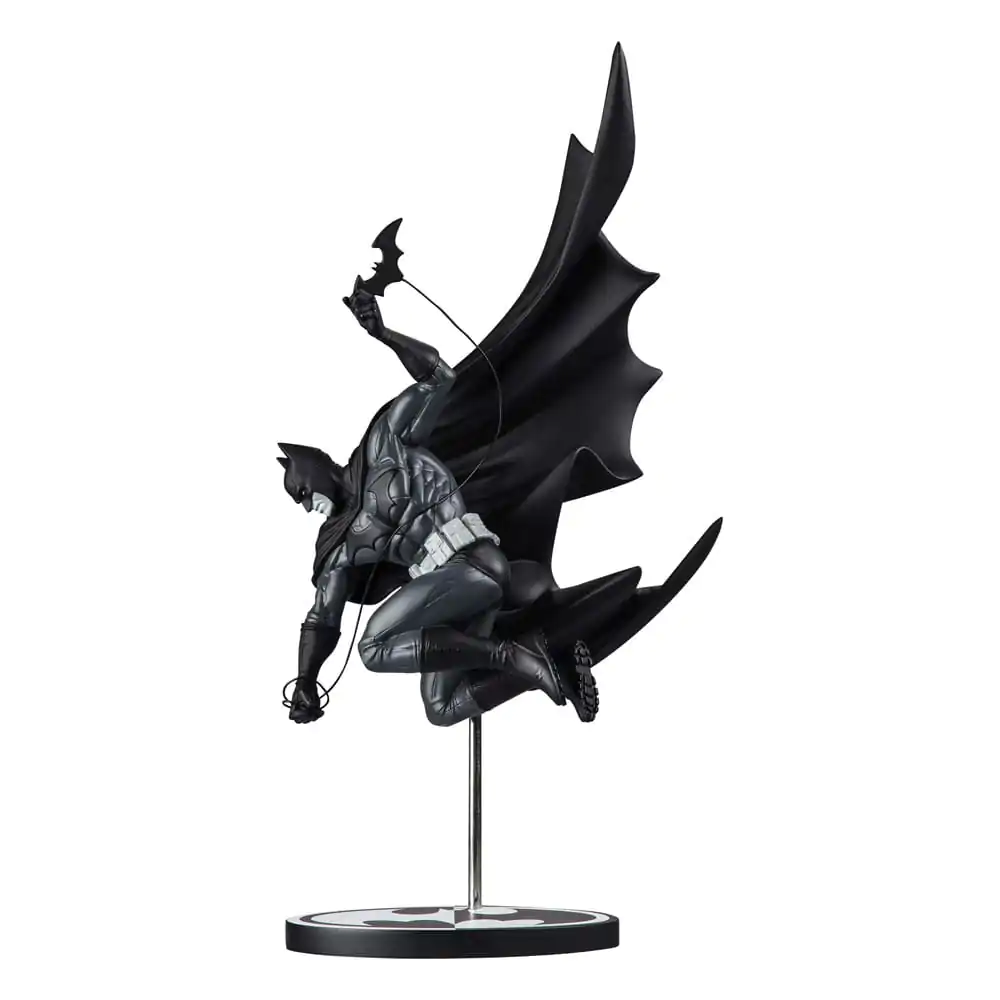 DC Direct Batman Black & White Statue 1/10 Batman by Inhyuk Lee 25 cm termékfotó