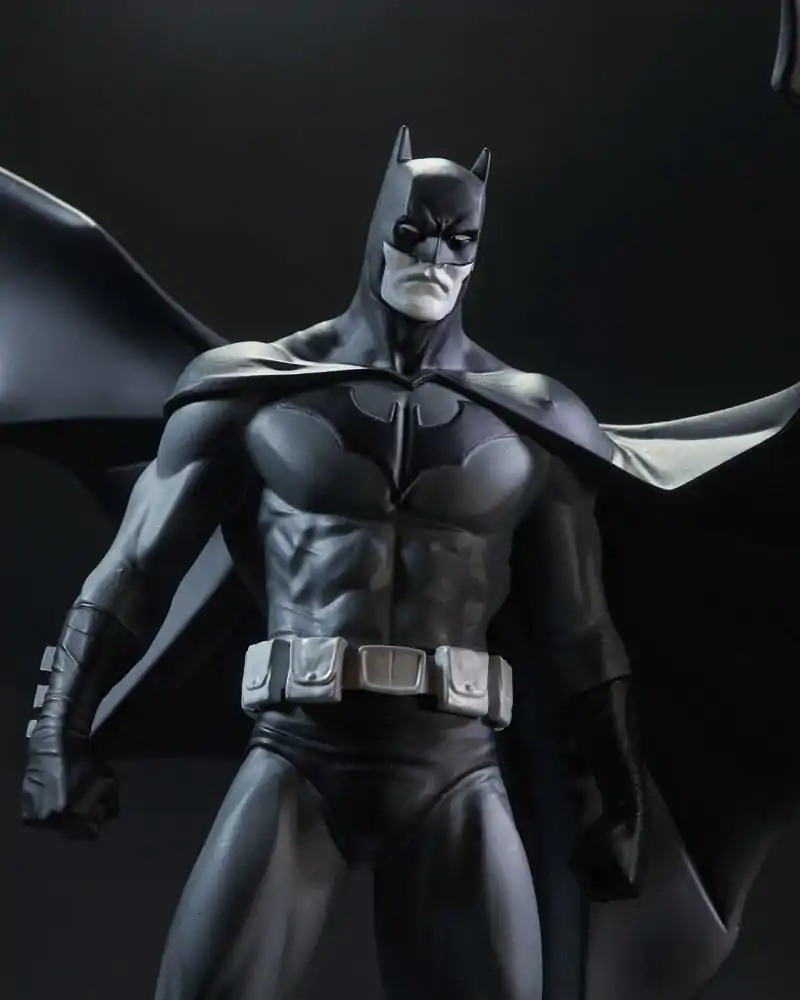 DC Direct Resin Statue Batman Black & White Batman (by Jorge Jimenez) 27 cm termékfotó