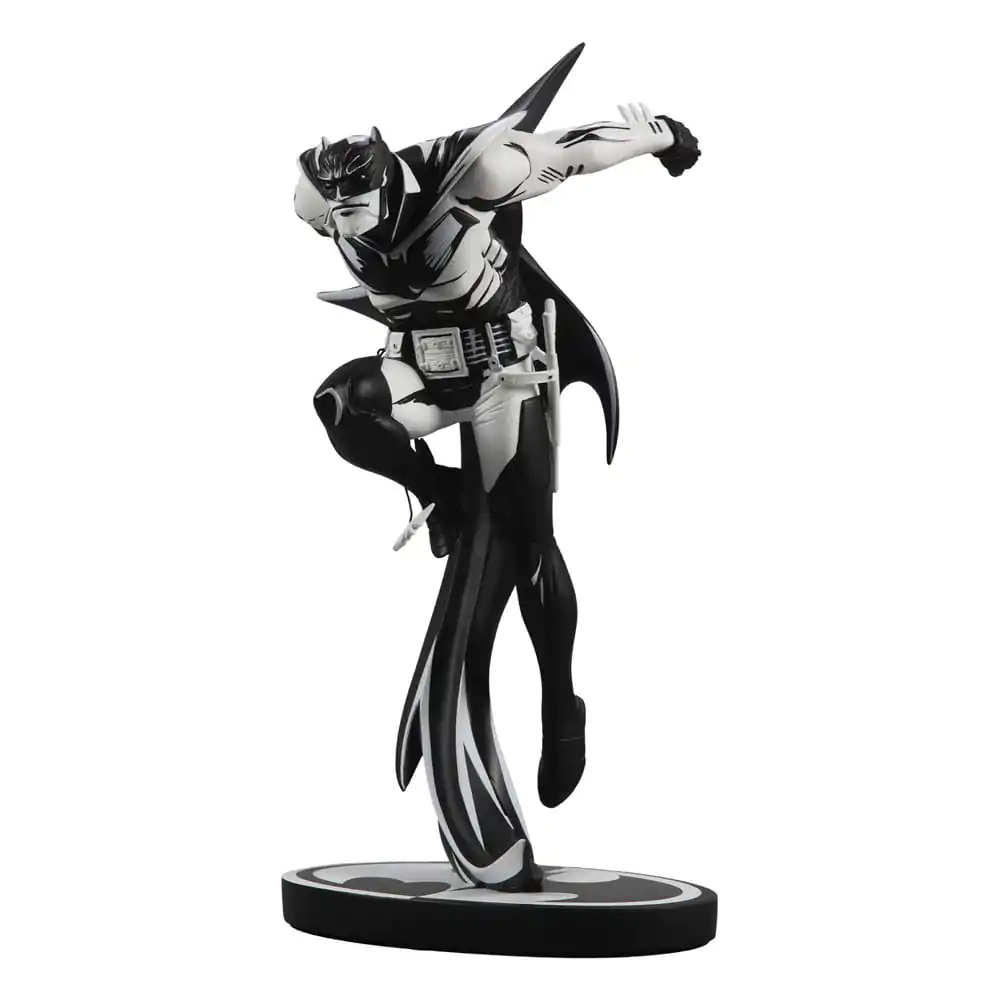 DC Direct Resin Statue Batman Black &amp; White White Knight by Sean Murphy 23 cm Produktfoto