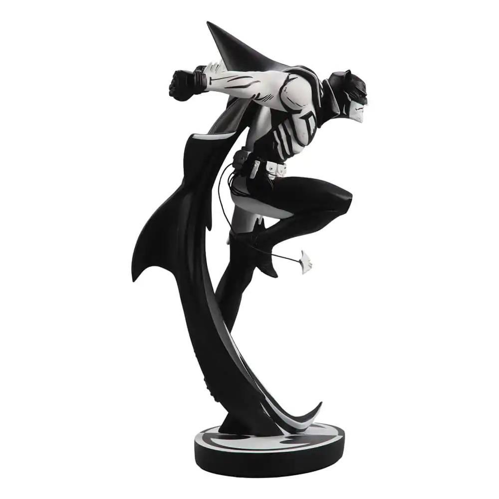 DC Direct Resin Statue Batman Black &amp; White White Knight by Sean Murphy 23 cm Produktfoto