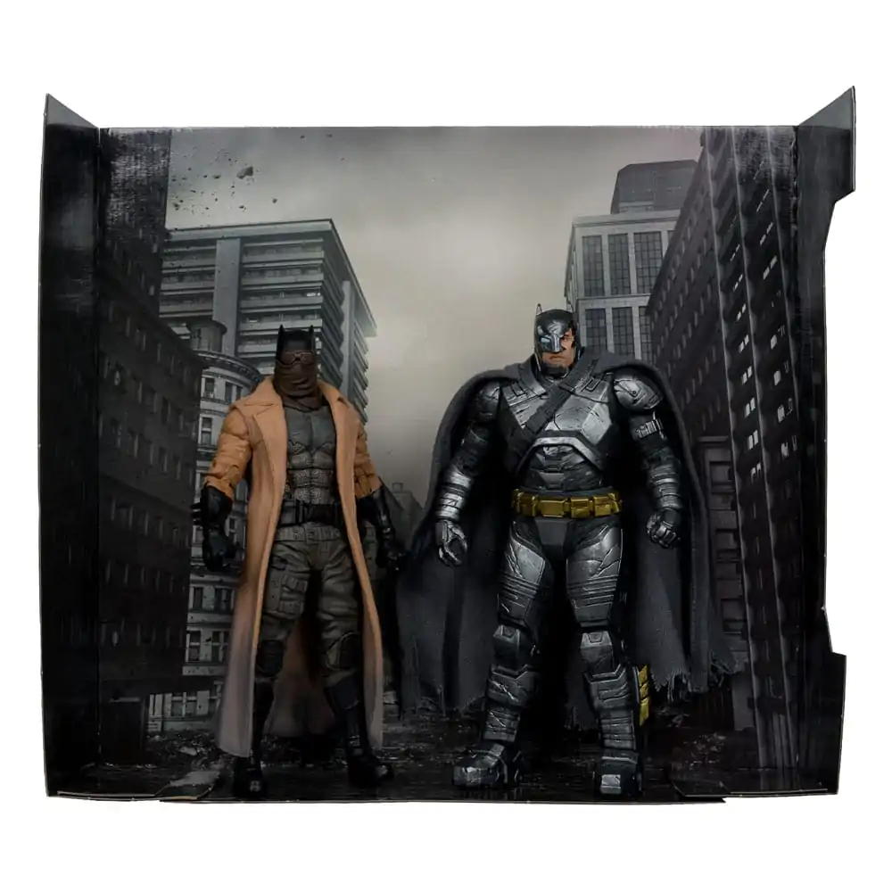 DC Multiverse McFarlane Collector Edition Actionfiguren 2er-Pack #02 Batman (Knightmare) &amp; Batman (Armor Suit) (BvS: DoJ) (Gold Label) 18 cm Produktfoto