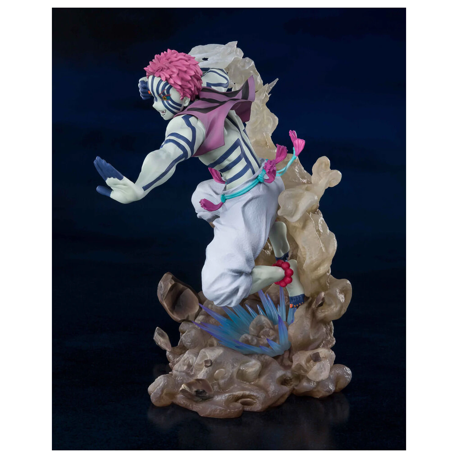 Demon Slayer Kimetsu No Yaiba Akaza Upper Three S.H. Figurarts Figur 17cm Produktfoto
