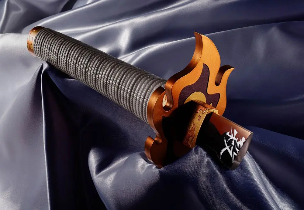 Demon Slayer: Kimetsu no Yaiba Proplica Replik 1/1 Plastik gebrochenes Nichirin Schwert (Kyojuro Rengoku) 31 cm Produktfoto