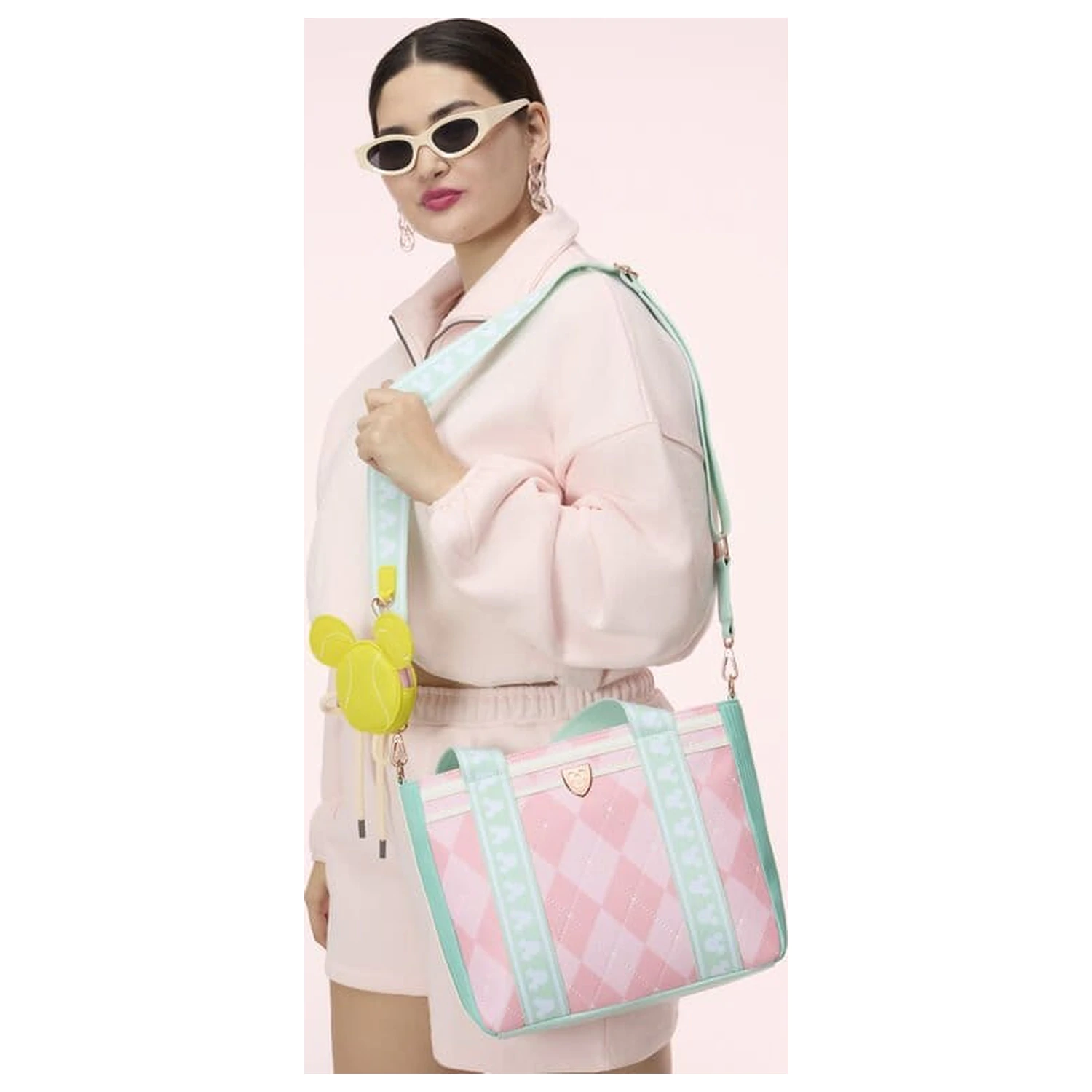 Disney by Loungefly Umhängetasche mit Geldbörse Mickey&Friends Tennis Produktfoto