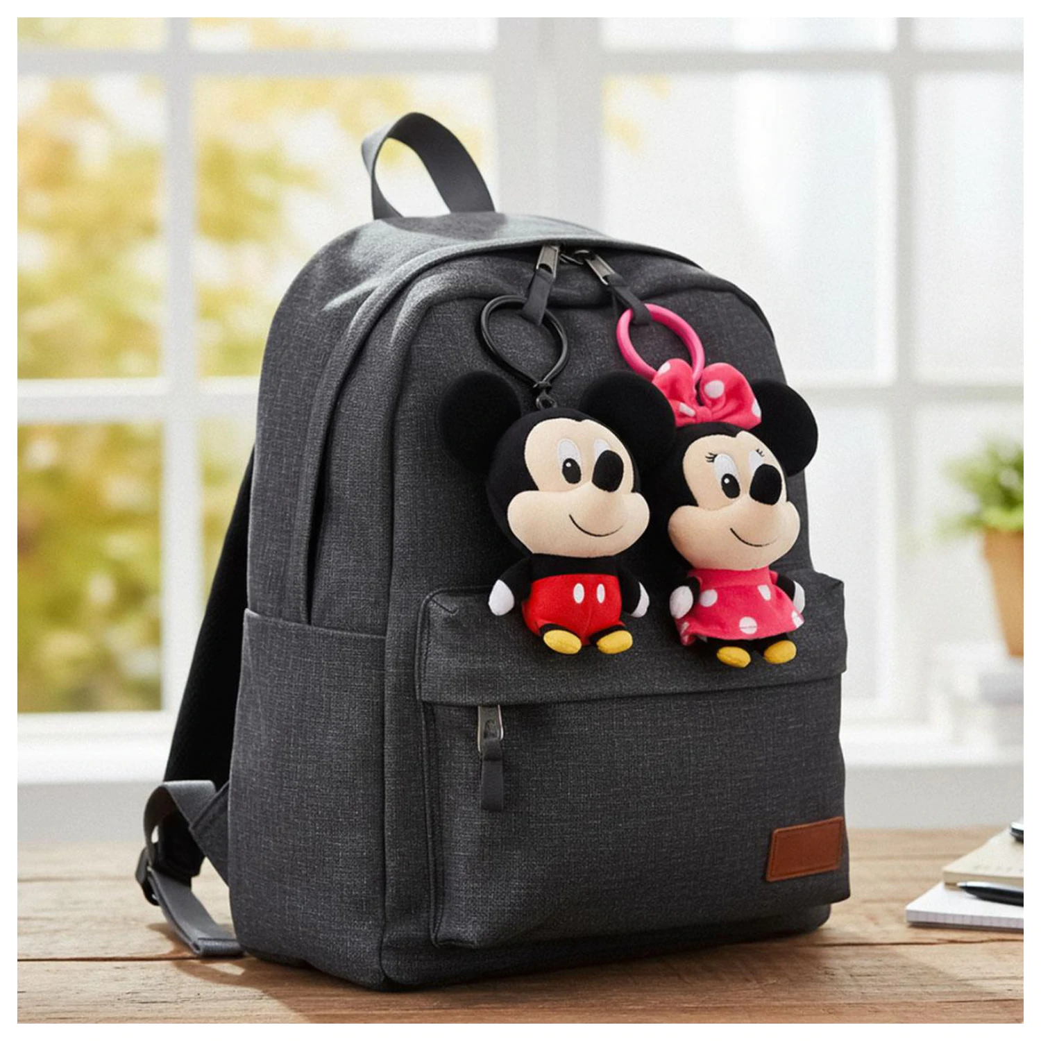 Disney Minnie Smile 3D Plüschfigur mit Hanger, Taschenanhänger 13 cm Produktfoto