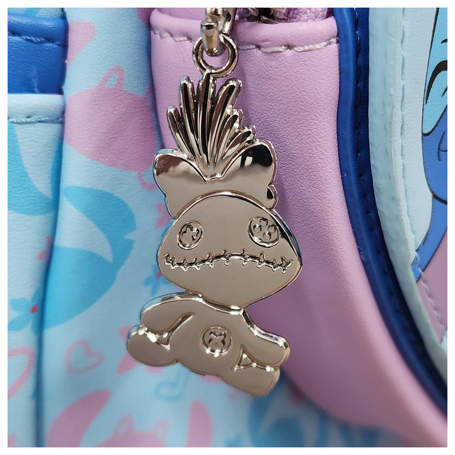 DISNEY Stitch & Angel Mini Rucksack LoungeFly Exclusive Edition Produktfoto