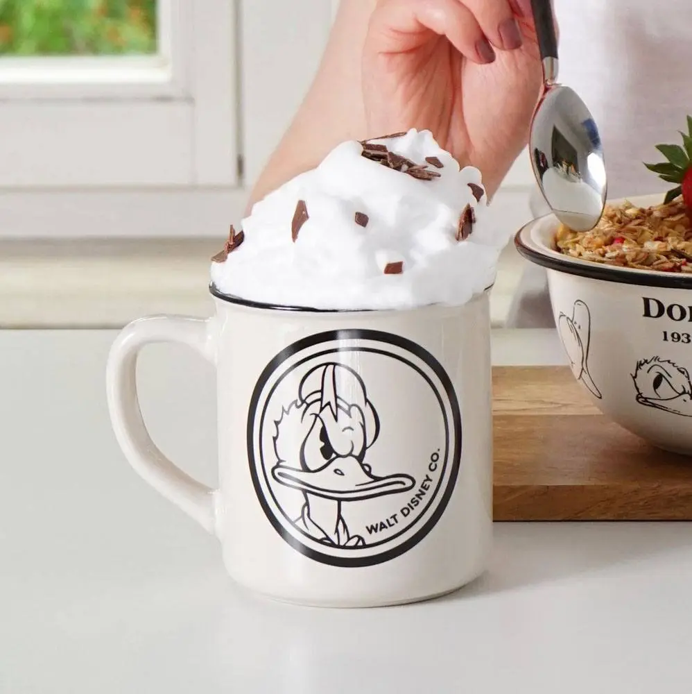 Donald Duck Tasse Donald im Auto Produktfoto