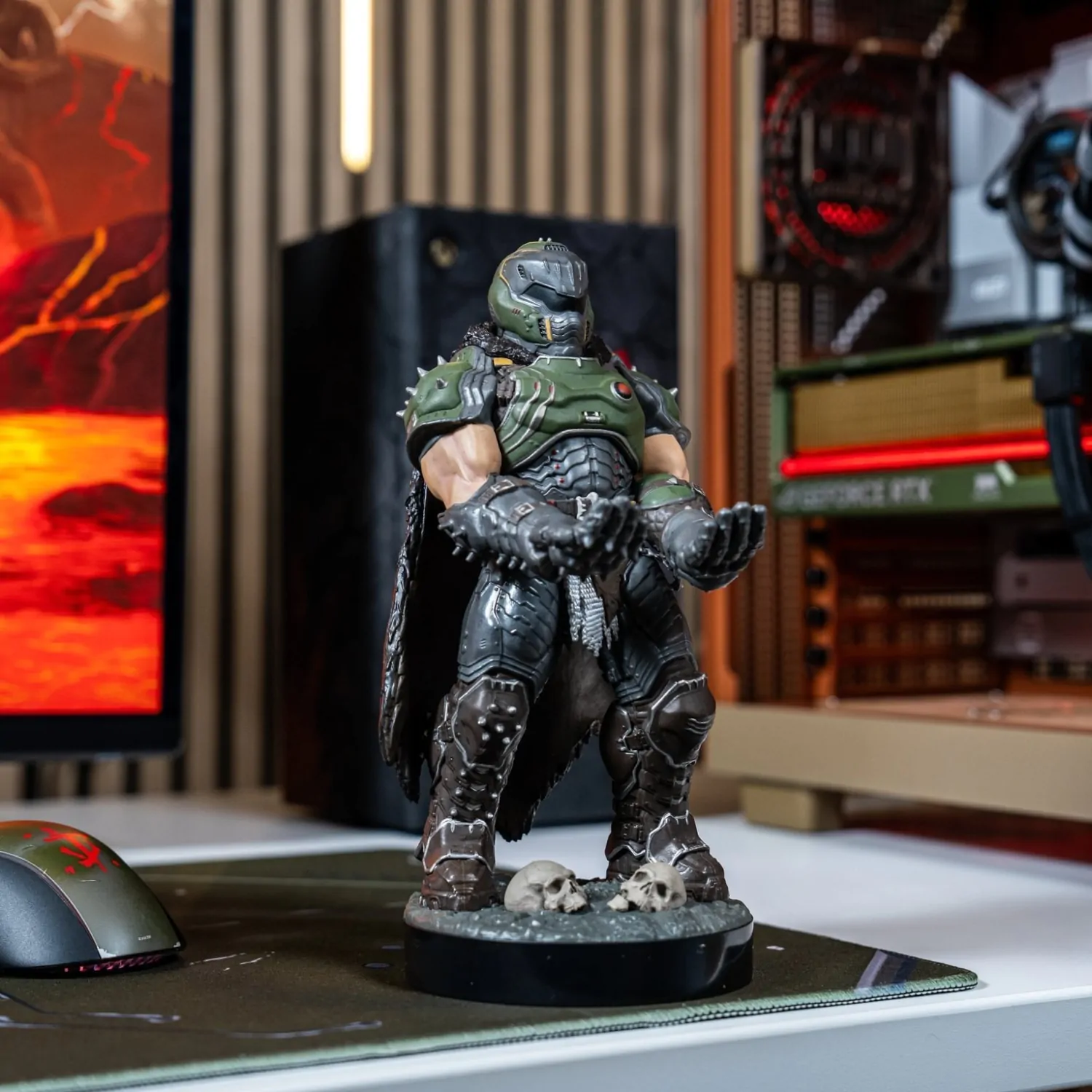Doom Doomslayer Cable Guys Controller-Halter und Handy-Ständer 25 cm Produktfoto