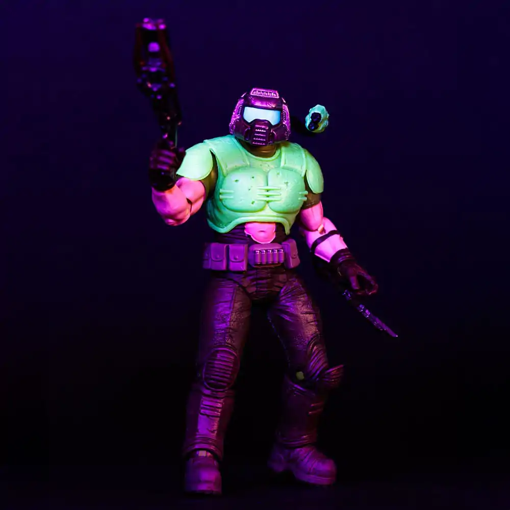 Doom Eternal Actionfigur Doom Slayer Classic (Glow In The Dark Edition) Gold Label 18 cm Produktfoto