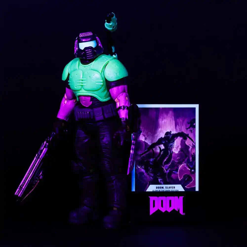 Doom Eternal Actionfigur Doom Slayer Classic (Glow In The Dark Edition) Gold Label 18 cm Produktfoto