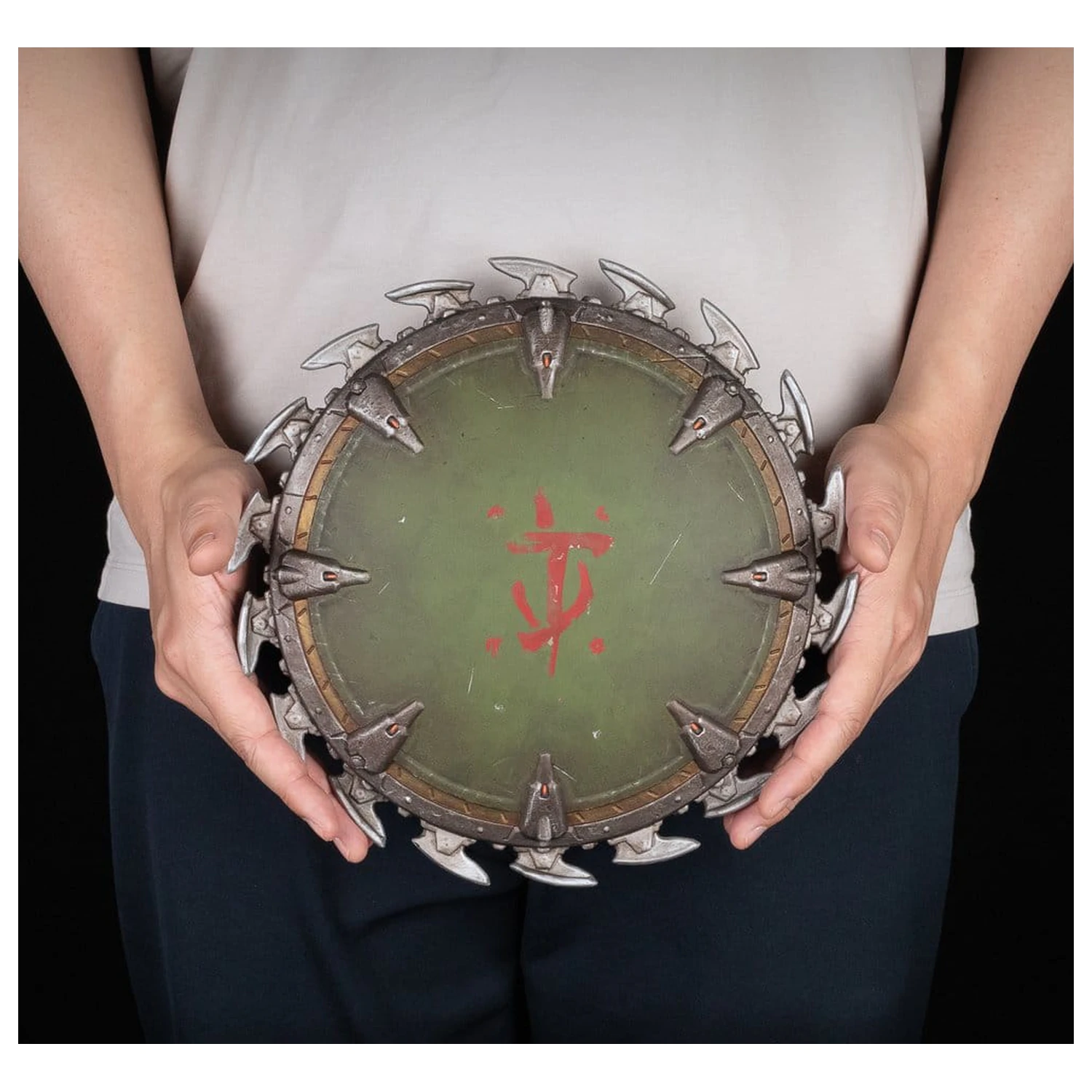 Doom: The Dark Ages Wandhalterung Schild Säge 25 x 25 cm Produktfoto