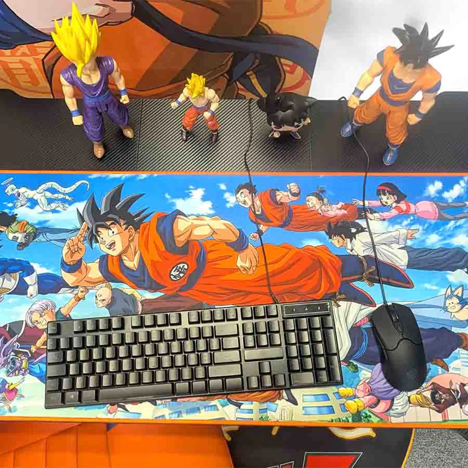 Dragon Ball Z XXL Schreibtischunterlage Goku's Friends Produktfoto