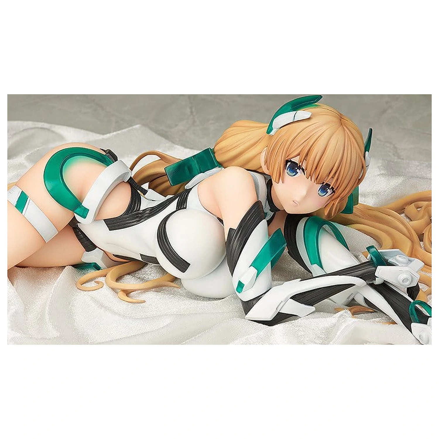 Expelled from Paradise PVC Statue 1/4 Angela Balzac 48 cm Produktfoto