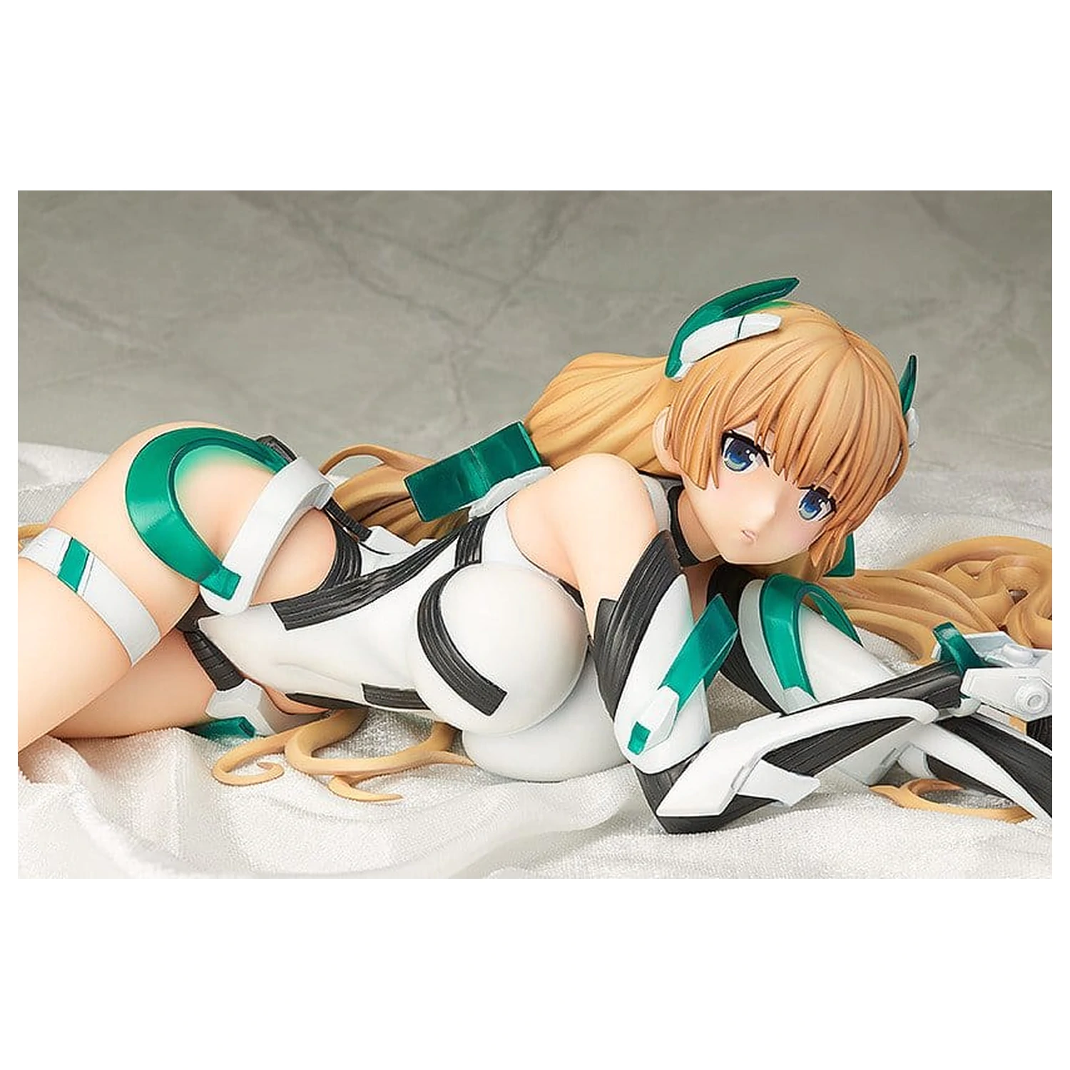 Expelled from Paradise PVC Statue 1/4 Angela Balzac 48 cm Produktfoto