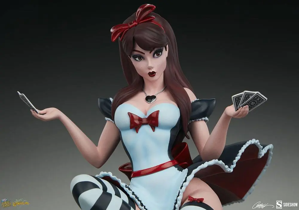 Fairytale Fantasies Collection Statue Alice in Wonderland Game of Hearts Edition 34 cm Produktfoto