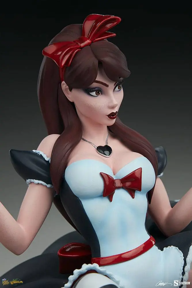 Fairytale Fantasies Collection Statue Alice in Wonderland Game of Hearts Edition 34 cm Produktfoto