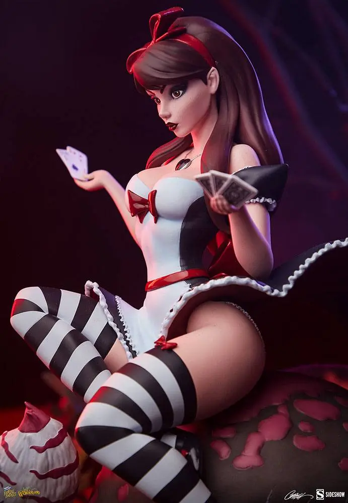 Fairytale Fantasies Collection Statue Alice in Wonderland Game of Hearts Edition 34 cm Produktfoto