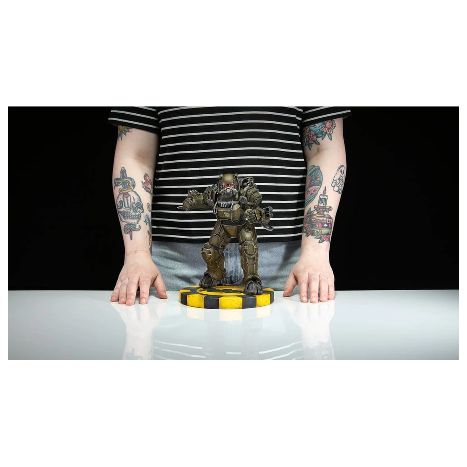 Fallout (Amazon) PVC Figur NCR Power Armor 25 cm Produktfoto