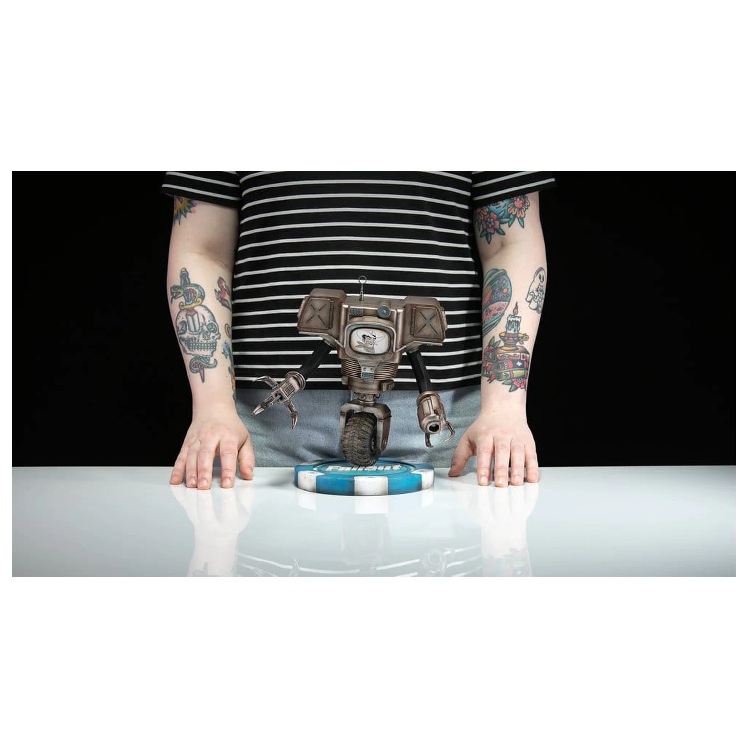 Fallout (Amazon) PVC Figur Victor the Securitron 25 cm Produktfoto
