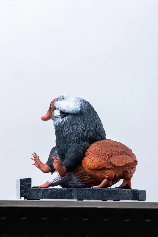 Phantastische Tierwesen Life-Size Statue Niffler 2 22 cm termékfotó