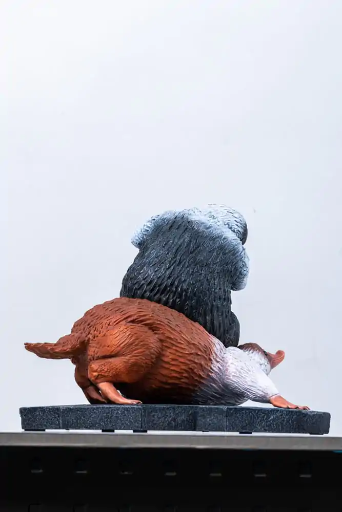 Phantastische Tierwesen Life-Size Statue Niffler 2 22 cm Produktfoto