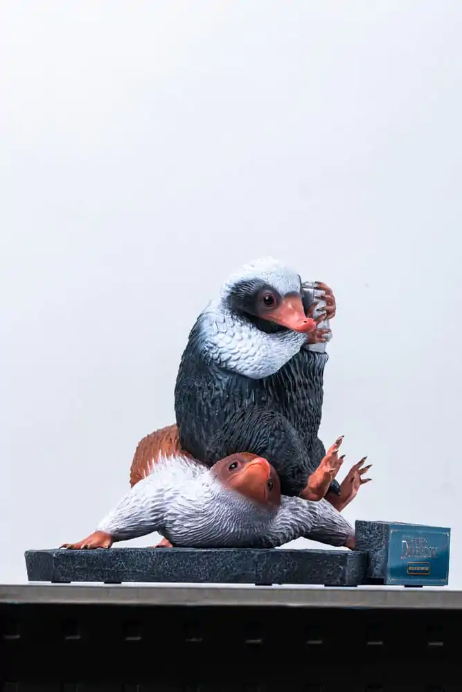 Phantastische Tierwesen Life-Size Statue Niffler 2 22 cm Produktfoto