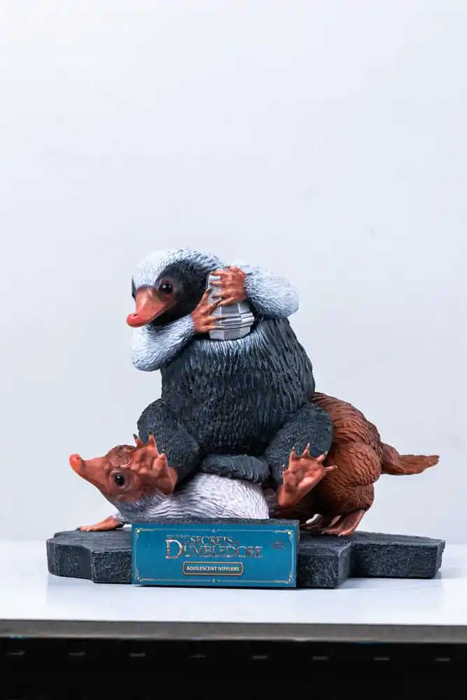 Phantastische Tierwesen Life-Size Statue Niffler 2 22 cm Produktfoto