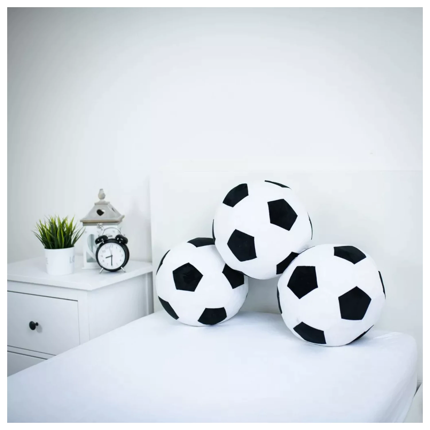 Football Ball 3D geformtes Kissen, Dekorationskissen 41 cm Produktfoto