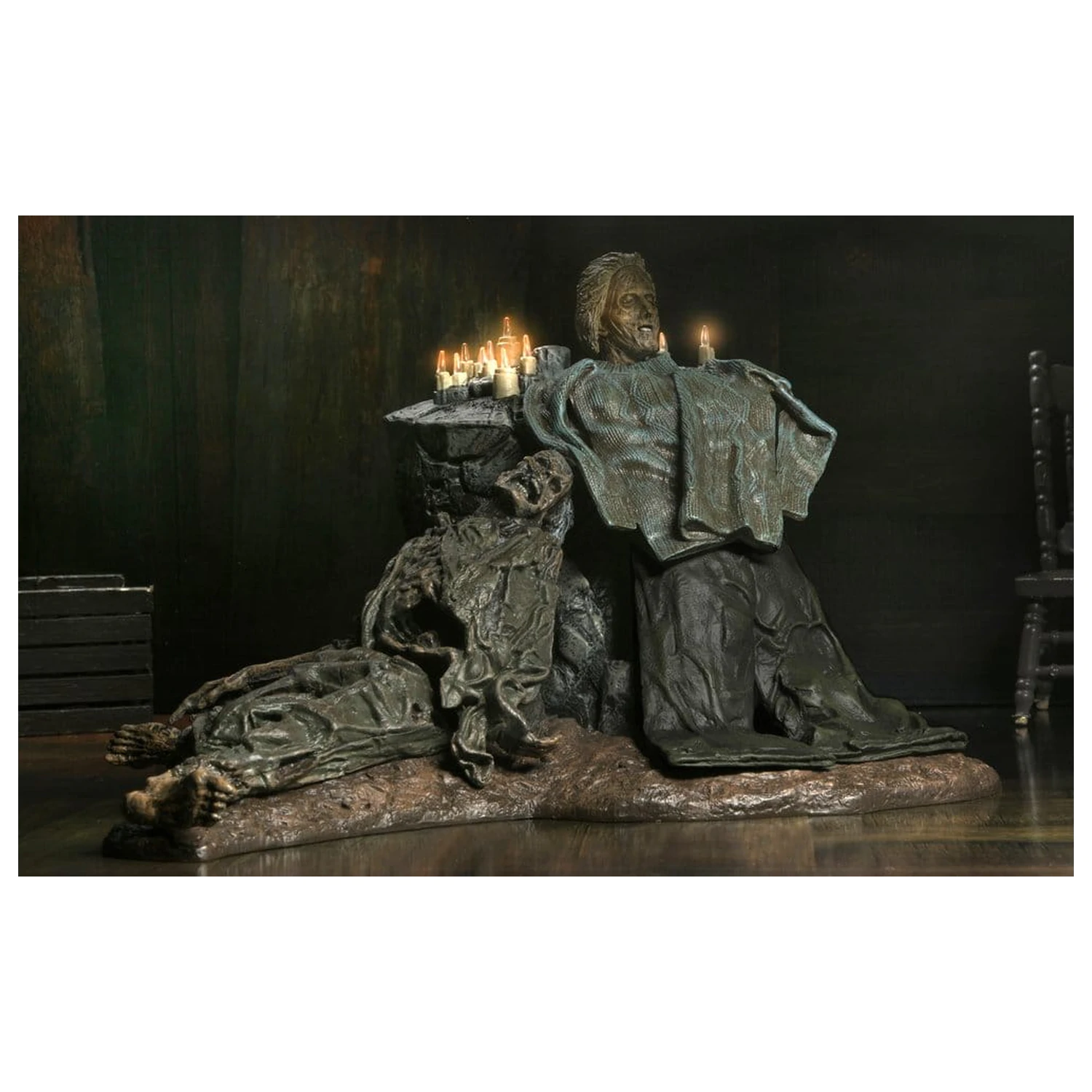 Friday the 13th: The Game Diorama Pamela Shrine Produktfoto