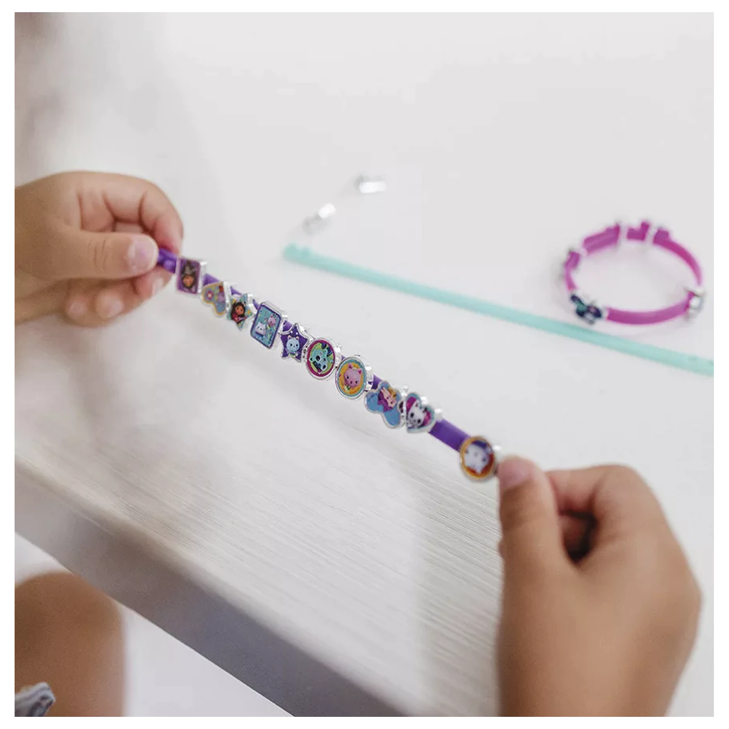Gabi's Dollhouse Cats Armband Herstellungsset Produktfoto