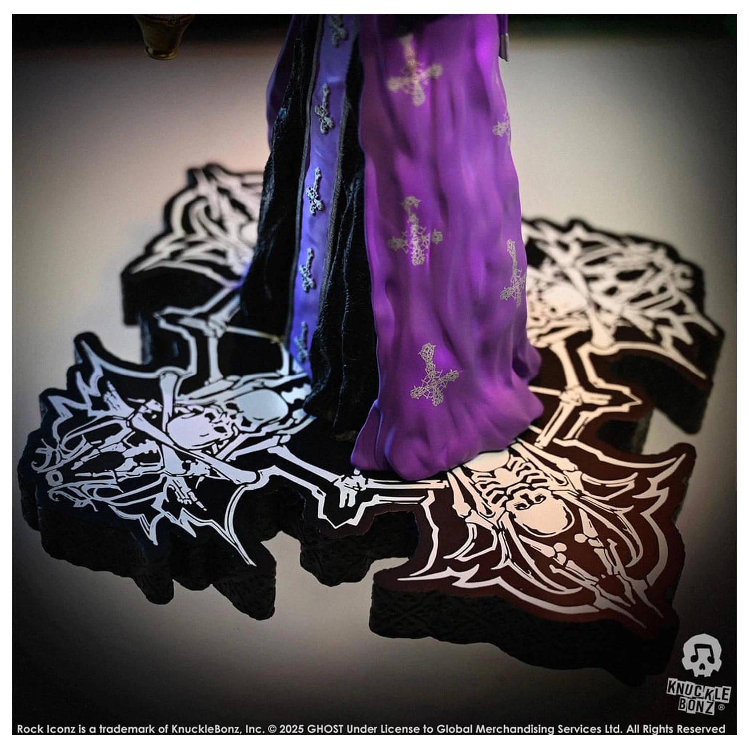 Ghost Rock Iconz Statue Papa V Perpetua Purple Robes 22 cm Produktfoto