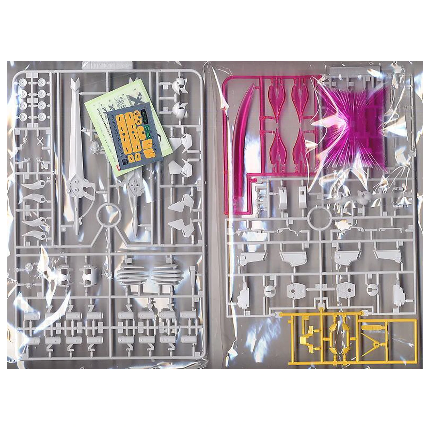 GUNDAM MG 1/100 Crossbone Full Cloth Gundam Modellbausatz Produktfoto