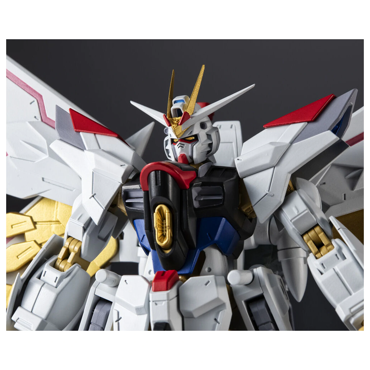 Gundam Universe Mighty Strike Freedom Gundam Figur 15cm Produktfoto
