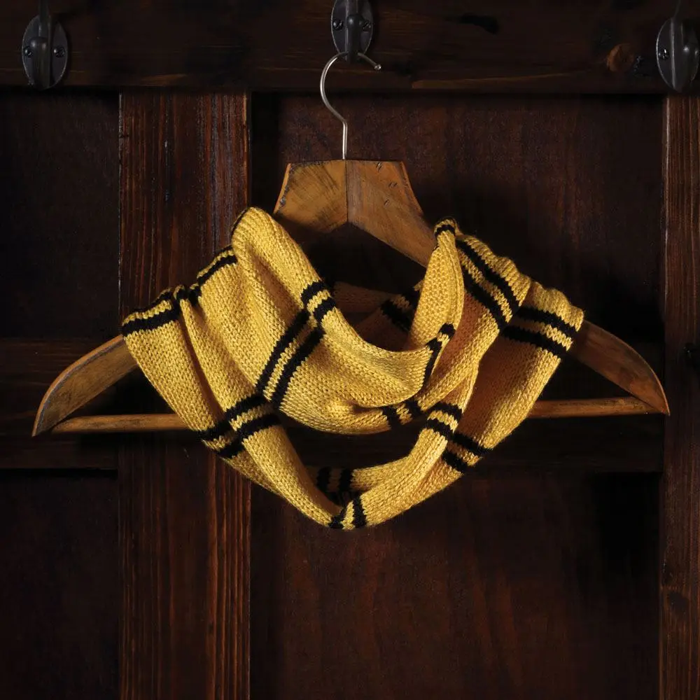 Harry Potter Strick Set Infinity Schal Hufflepuff Produktfoto