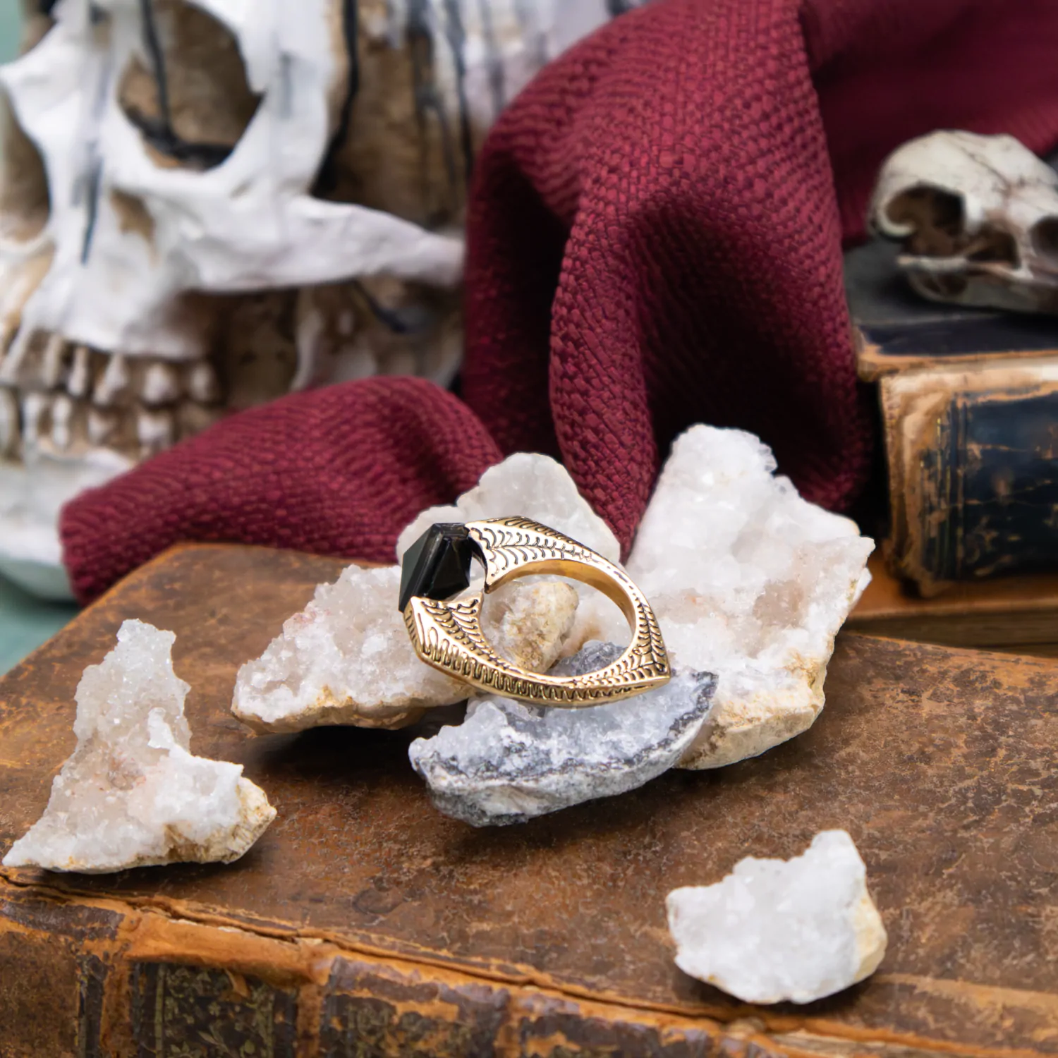 Harry Potter Replik 1/1 Lord Voldemorts Horkrux Ring (vergoldet) Produktfoto