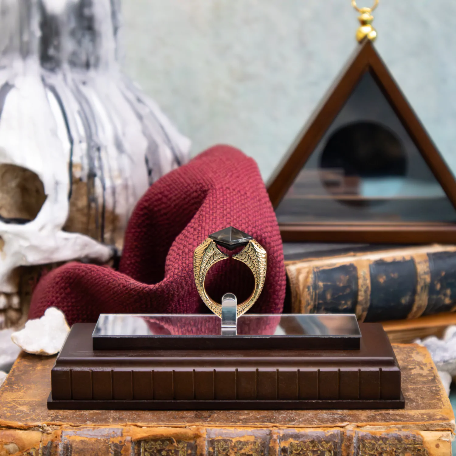 Harry Potter Replik 1/1 Lord Voldemorts Horkrux Ring (vergoldet) Produktfoto