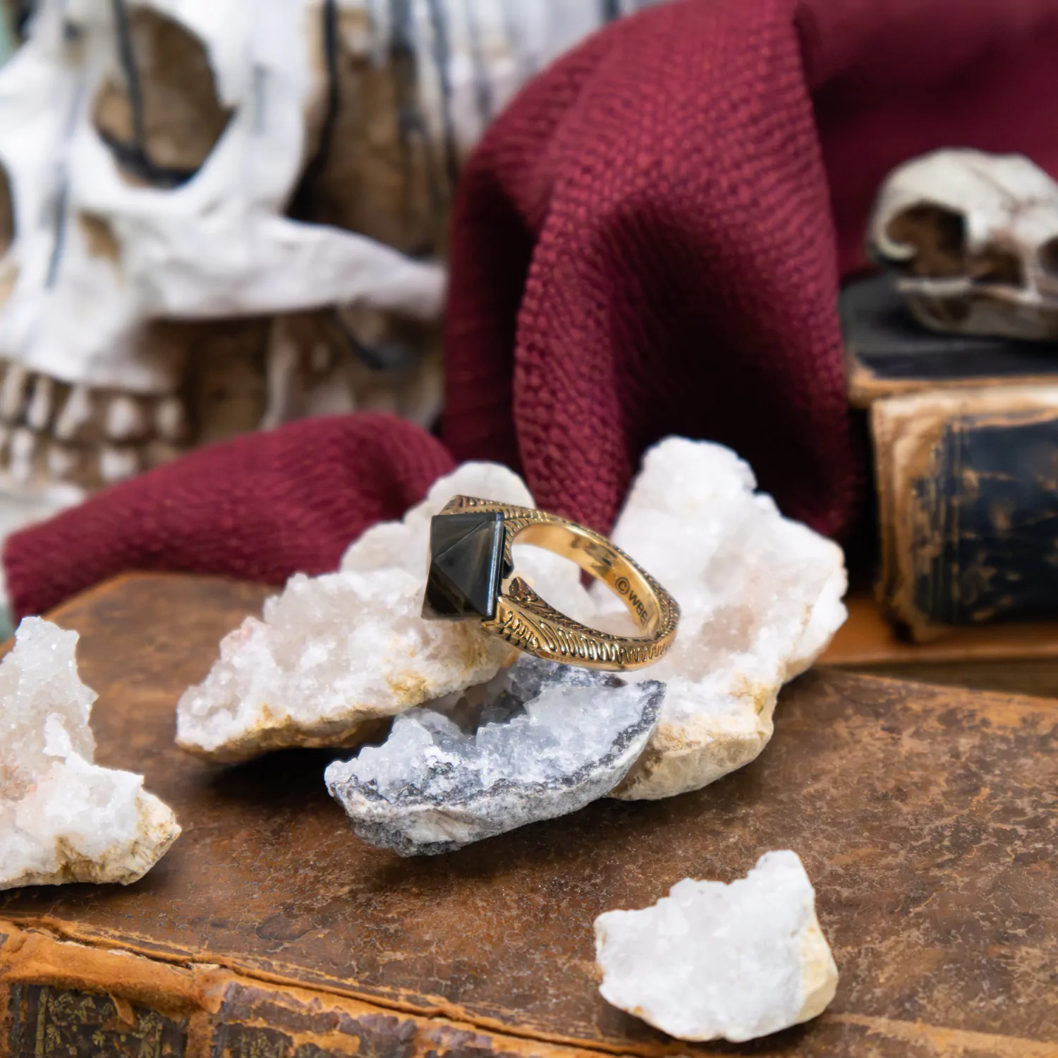 Harry Potter Replik 1/1 Lord Voldemorts Horkrux Ring (vergoldet) Produktfoto