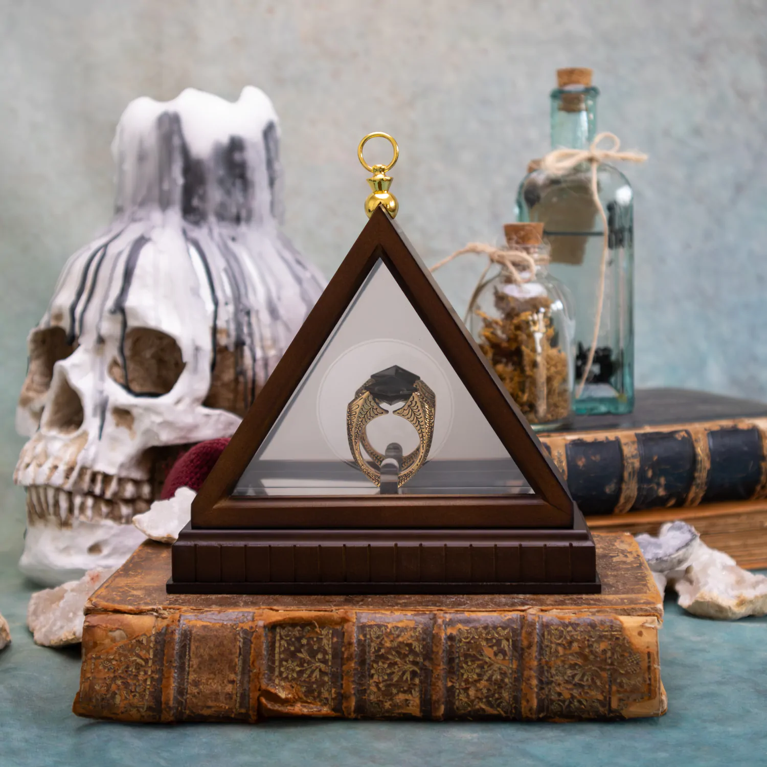 Harry Potter Replik 1/1 Lord Voldemorts Horkrux Ring (vergoldet) Produktfoto