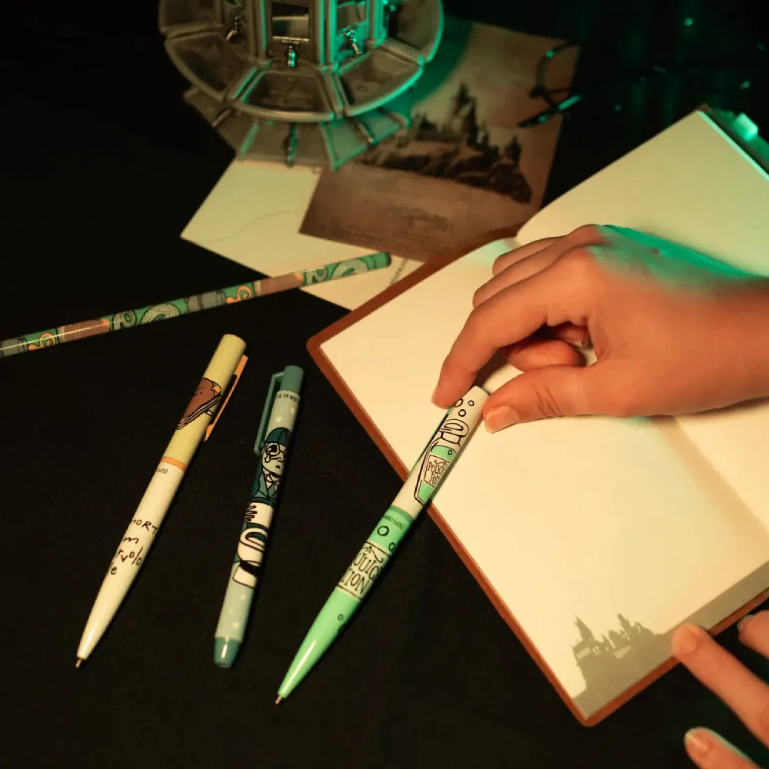 Harry Potter Bleistifthalter + Bleistifte Produktfoto