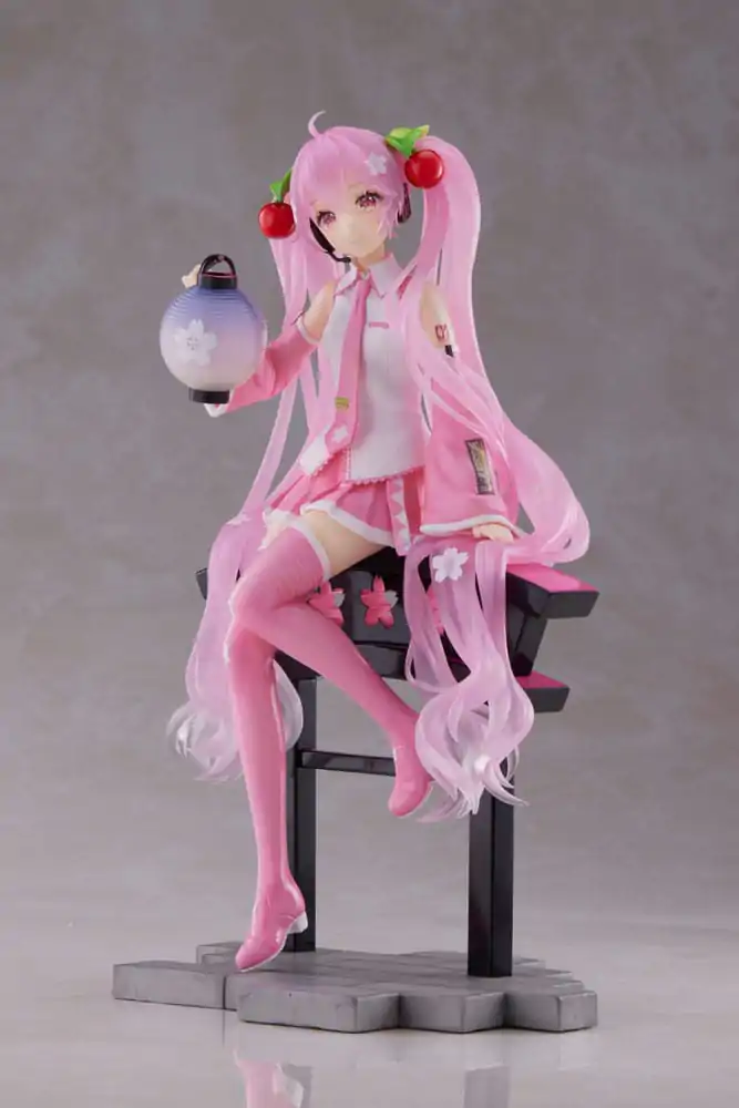 Hatsune Miku AMP PVC Statue Sakura Miku Lantern Ver. Reissue 20 cm Produktfoto