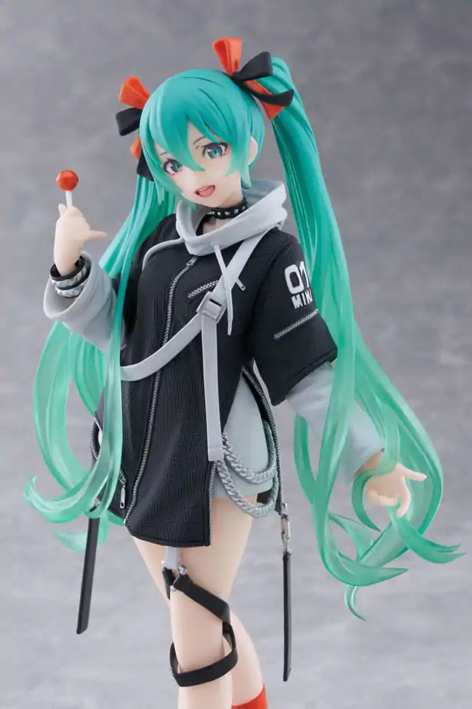 Hatsune Miku Wonderland PVC Statue Fashion Punk Ver. 18 cm termékfotó