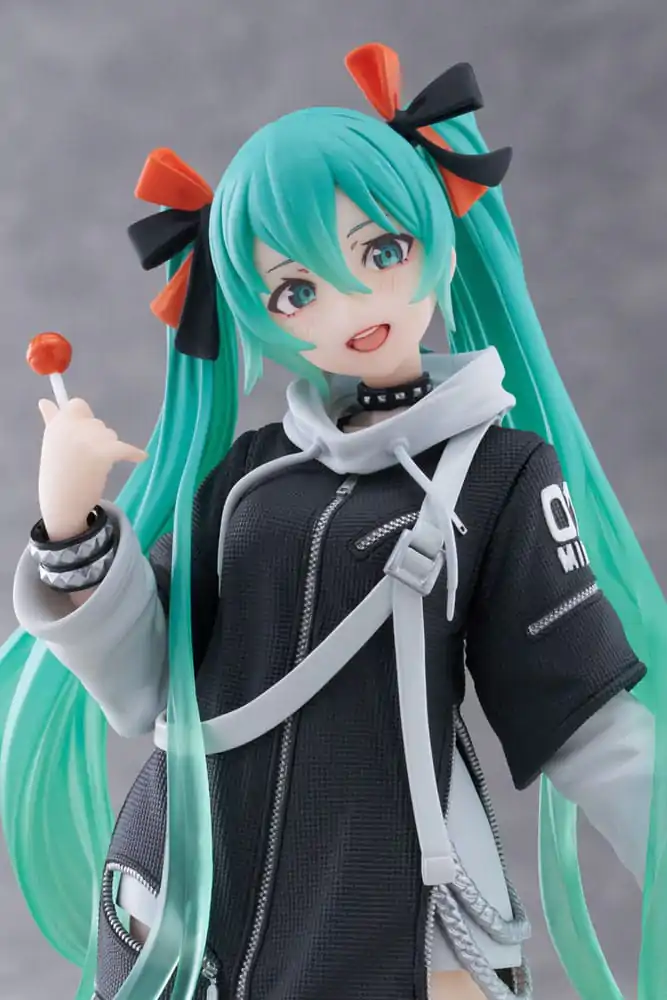 Hatsune Miku Wonderland PVC Statue Fashion Punk Ver. 18 cm termékfotó