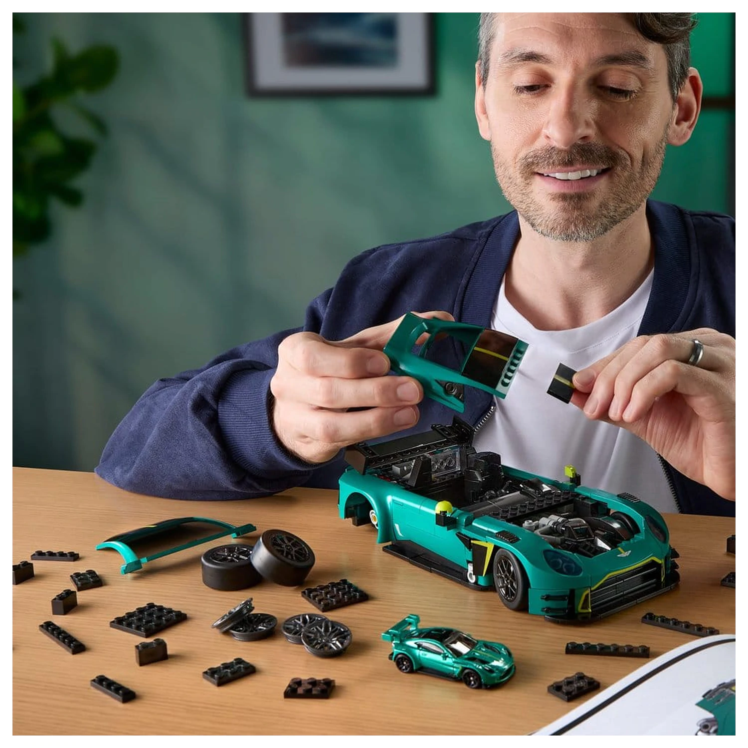 Hot Wheels Elite Mattel Brick Shop Bausatz 1/16 '24 Aston Martin Vantage GT3 Produktfoto